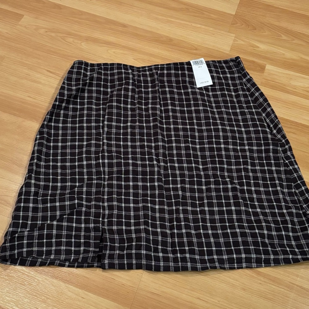 American Eagle Black and White Plaid Skirt